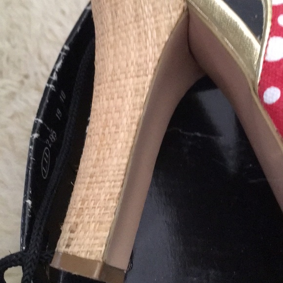 ZINC PEEP TOE SLING BACK POLKA DOT SANDALS, W/BOX - Picture 6 of 8